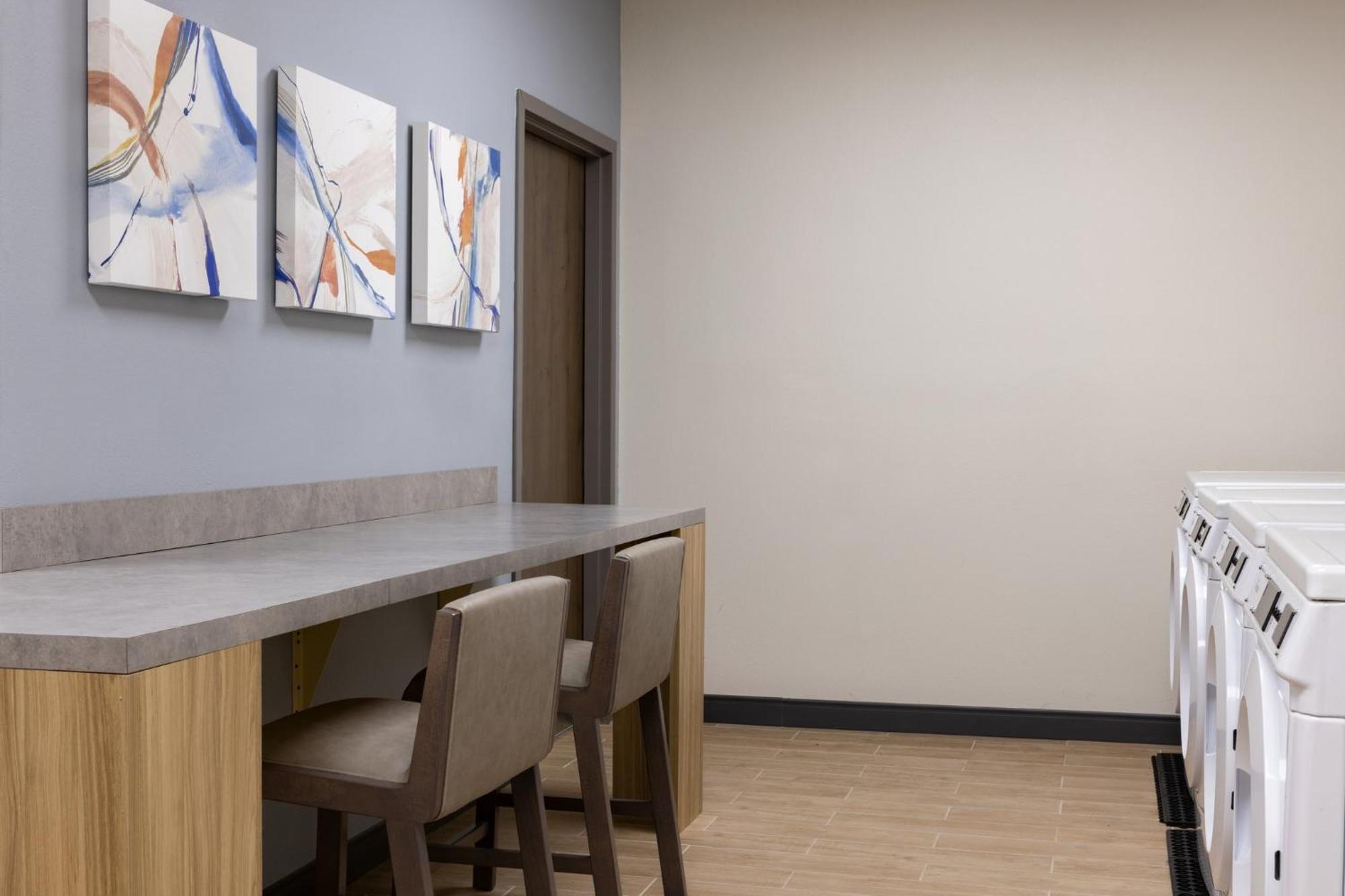 Candlewood Suites Miami - Doral By Ihg Tamiami Экстерьер фото