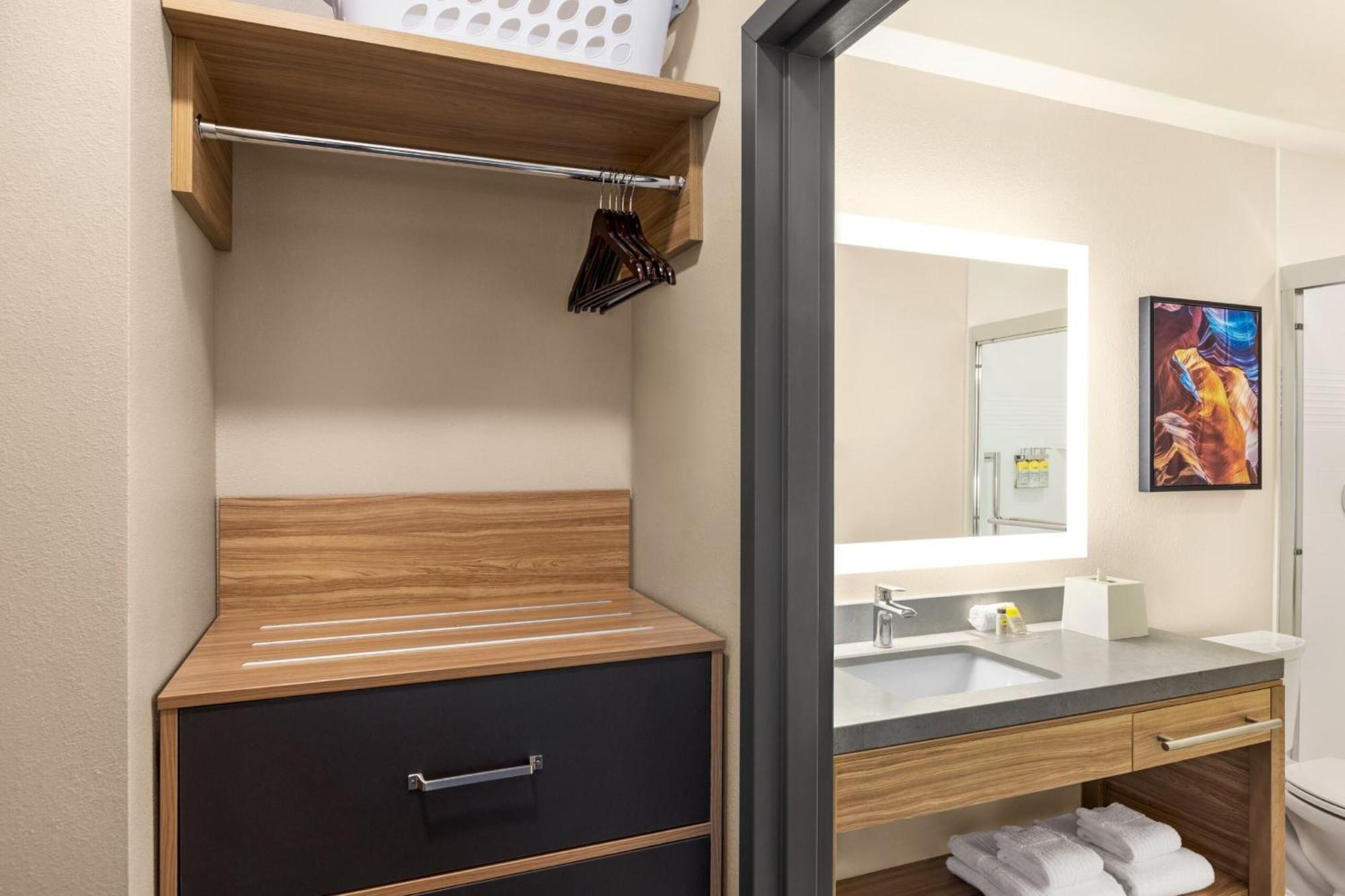 Candlewood Suites Miami - Doral By Ihg Tamiami Экстерьер фото